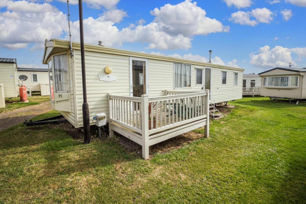 6 Berth Caravan With Decking Nearby Heacham Beach In Norfolk Ref 21047A Hotel Exterior foto