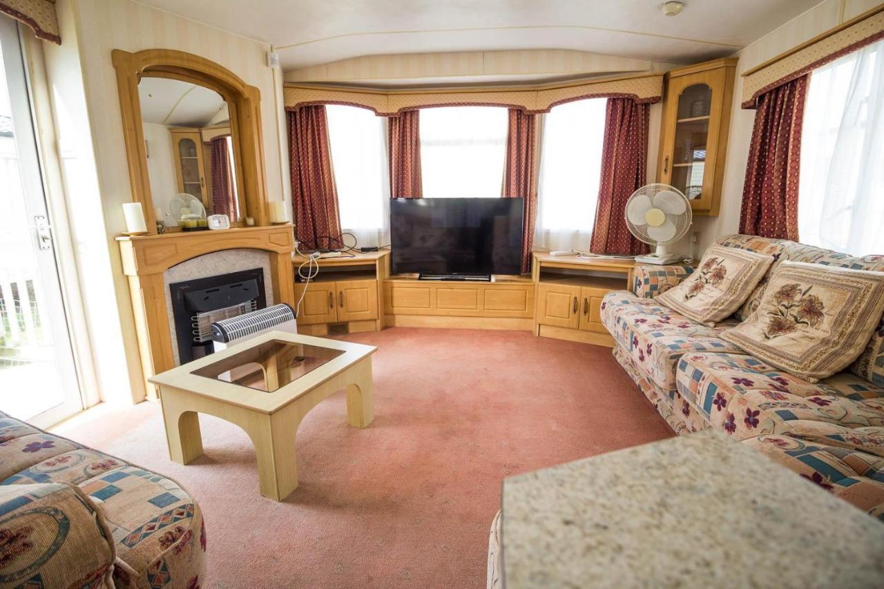 6 Berth Caravan With Decking Nearby Heacham Beach In Norfolk Ref 21047A Hotel Exterior foto