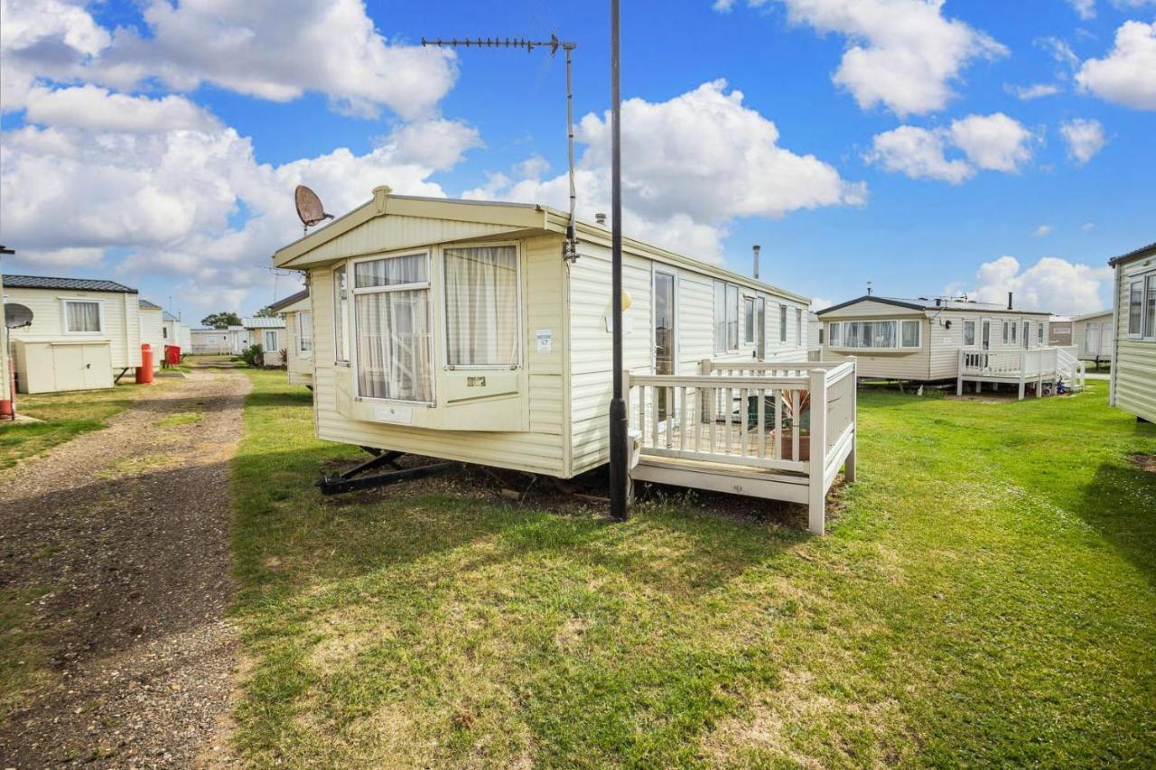 6 Berth Caravan With Decking Nearby Heacham Beach In Norfolk Ref 21047A Hotel Exterior foto