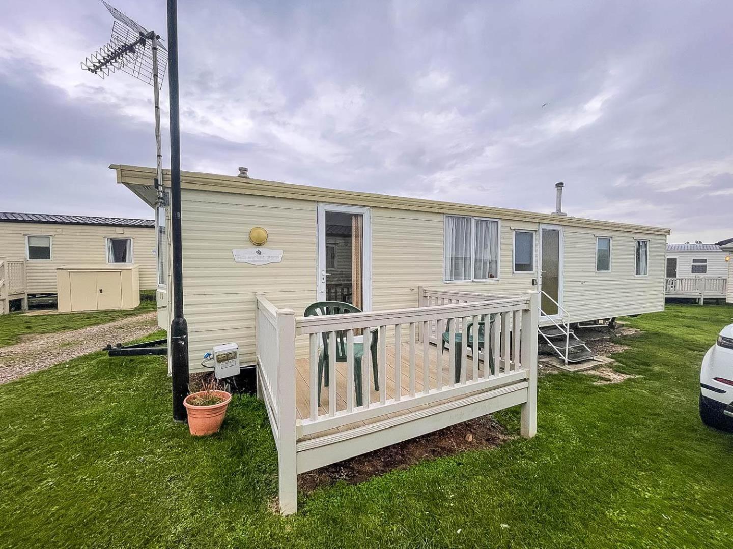 6 Berth Caravan With Decking Nearby Heacham Beach In Norfolk Ref 21047A Hotel Exterior foto